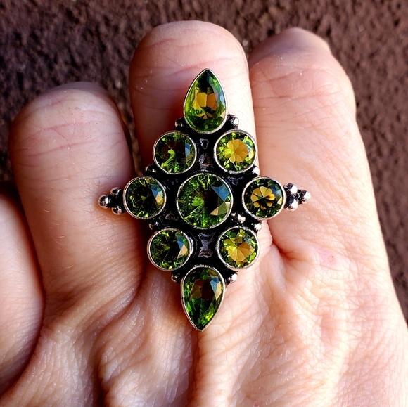 New Unique Peridot 925 Silver Statement Ring. - Picture 4 of 10
